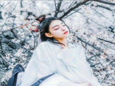 你瞒着所有人在爱谁是什么意思,揭秘隐藏情感：爱在无声处绽放-2